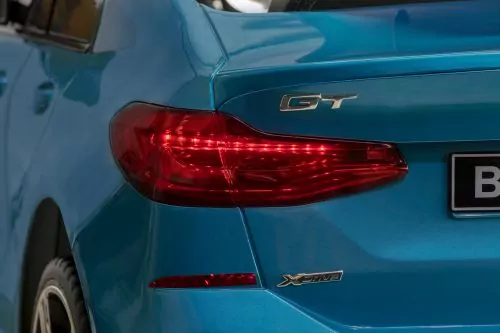 BMW 6 GT Kinder Elektro Auto 2x25W 12V 4Ah 2.4G RC Lackiert