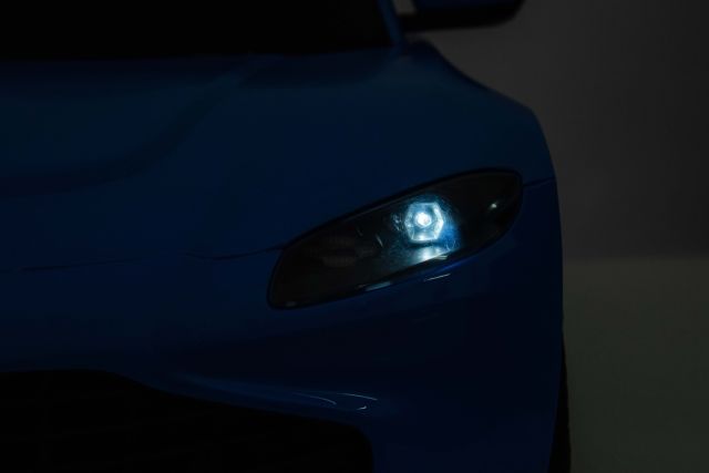 Elektro Kinderauto Aston Martin Vantage mit Lizenz Allrad 2x35W 12V/7Ah