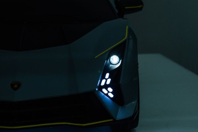 Elektro Kinderauto Lamborghini AUTENTICA mit Lizenz Allrad 4x25W 12V/4.5Ah