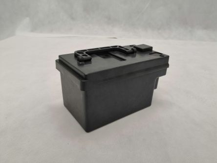 Batteriegehäuse mit Ladebuchse und Griff