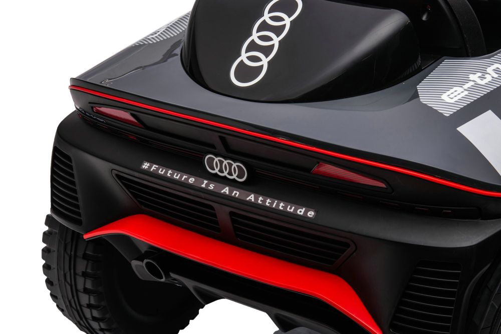 Elektro Kinderauto AUDI RS Q ETRON mit Lizenz 2x35W 12V/7Ah