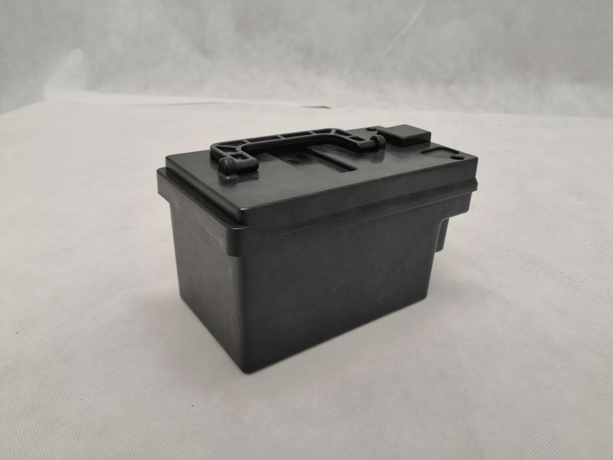 Batteriegehäuse mit Ladebuchse und Griff