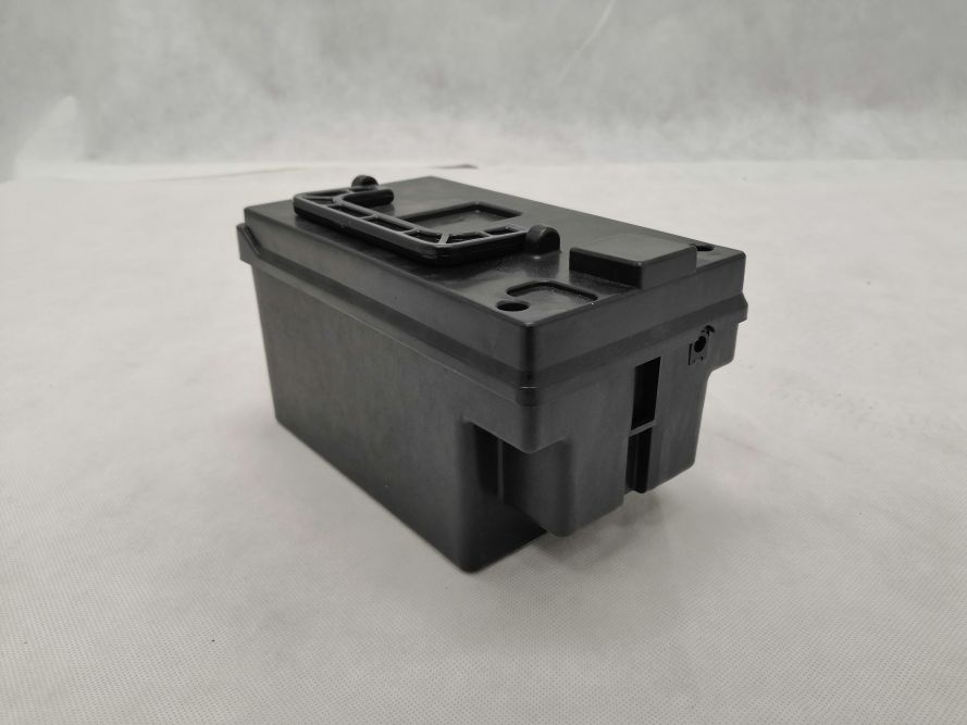 Batteriegehäuse mit Ladebuchse und Griff